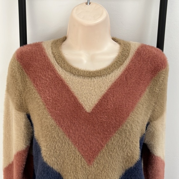 Stories Shevron Round Neck Soft Sweater Women Size M - Picture 2 of 8